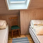 Seaside Retreat With Boats & Fishing Hébergement de vacances