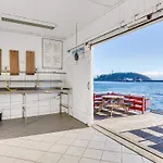 Seaside Retreat With Boats & Fishing Hébergement de vacances *