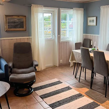 Seaside Retreat With Boats & Fishing Brekstad