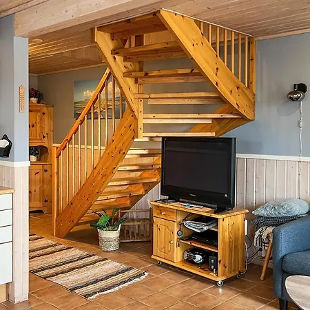 Seaside Retreat With Boats & Fishing Brekstad