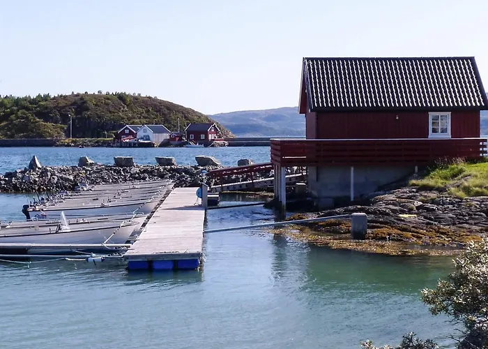 Seaside Retreat With Boats & Fishing Brekstad