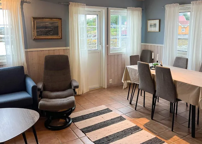 Seaside Retreat With Boats & Fishing Brekstad