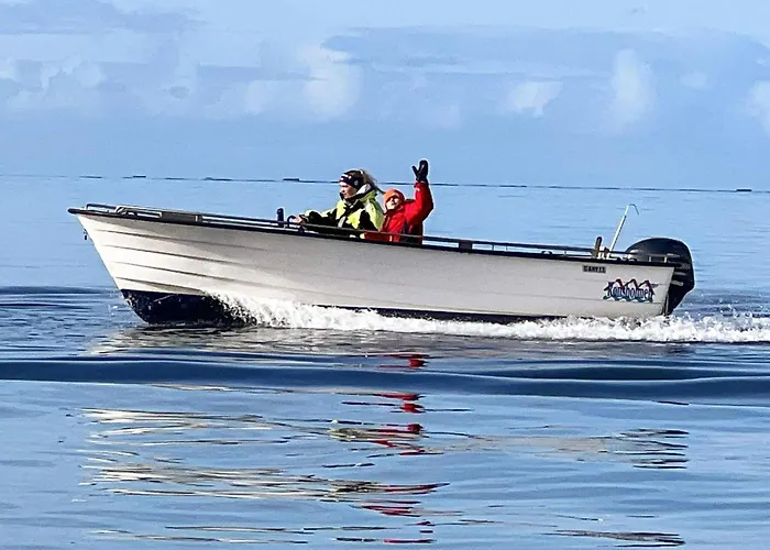 Seaside Retreat With Boats & Fishing Brekstad