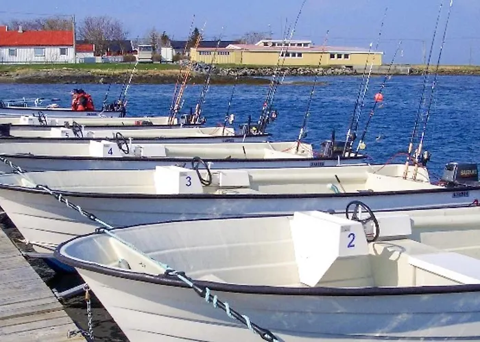 Seaside Retreat With Boats & Fishing Nyaraló